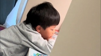 上海“小孩哥”自創rap《我媽扔了我的iPad》，網友：20年后演唱會別太貴