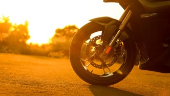 “網(wǎng)約摩托”在部分縣城上線：起步價五六元，專家建議納入監(jiān)管