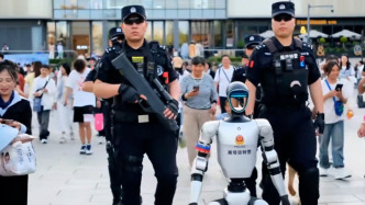 機器人用在何處丨五一假期，西安警用機器人開啟“硬核”巡邏