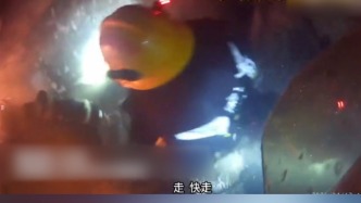 消防員火場救人第一視角，濃煙中救出所有被困者