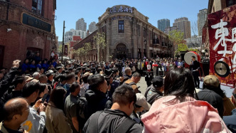 “五一”假期首日迎出游高峰：火車站人流“堪比春運”，熱門景區(qū)門票預(yù)訂量同比增三成