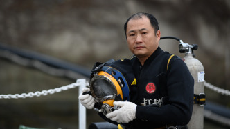 生命與大海相連：他在300多米的深海行走，在沉船一線打撈救援