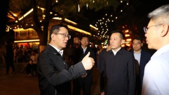 五一假期首日，省级党政“一把手”夜访商业街区