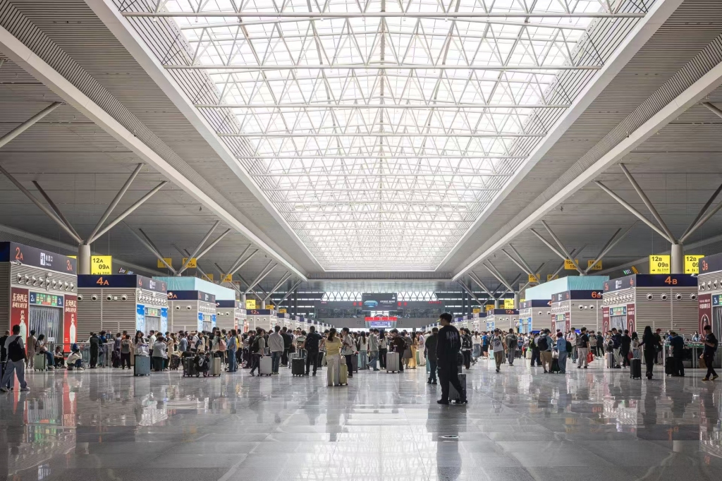 “五一”第三天郑州铁路局预计发送旅客76万人 第1张 “五一”第三天郑州铁路局预计发送旅客76万人 第1张