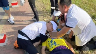 男子跑馬拉松心臟驟停，“急救跑者”成功施救