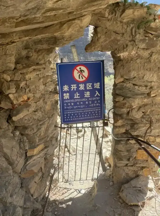 中虎跳峡封闭仍有游客逆行打卡，景区：专人值守防意外