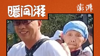 “你背我長大，我背你到老 ”，男子背八旬母親游玩