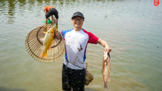反向旅游天花板！潼南天印村田園摸魚，男女老少齊上陣，歡樂無窮