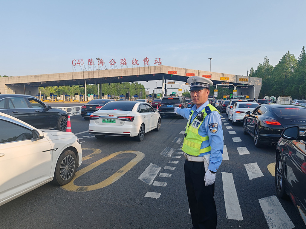 G40迎来返程大车流，今明两日预计超13万辆车经长江隧桥进沪