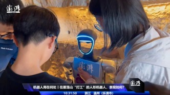 机器人用在何处｜在景区打工的机器人“笨笨”，“圆滑”恭维顾客
