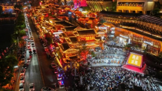 文旅局局长回应游客住家里：“作为一个宣恩市民我也会这么做”