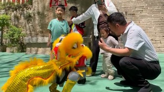 机器人用在何处丨机器狗在景区表演舞狮“C位出道”