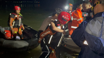 贵州游船侧翻248名消防员已在搜救
