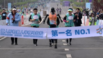 千筆樓丨中國青年，自信奔跑
