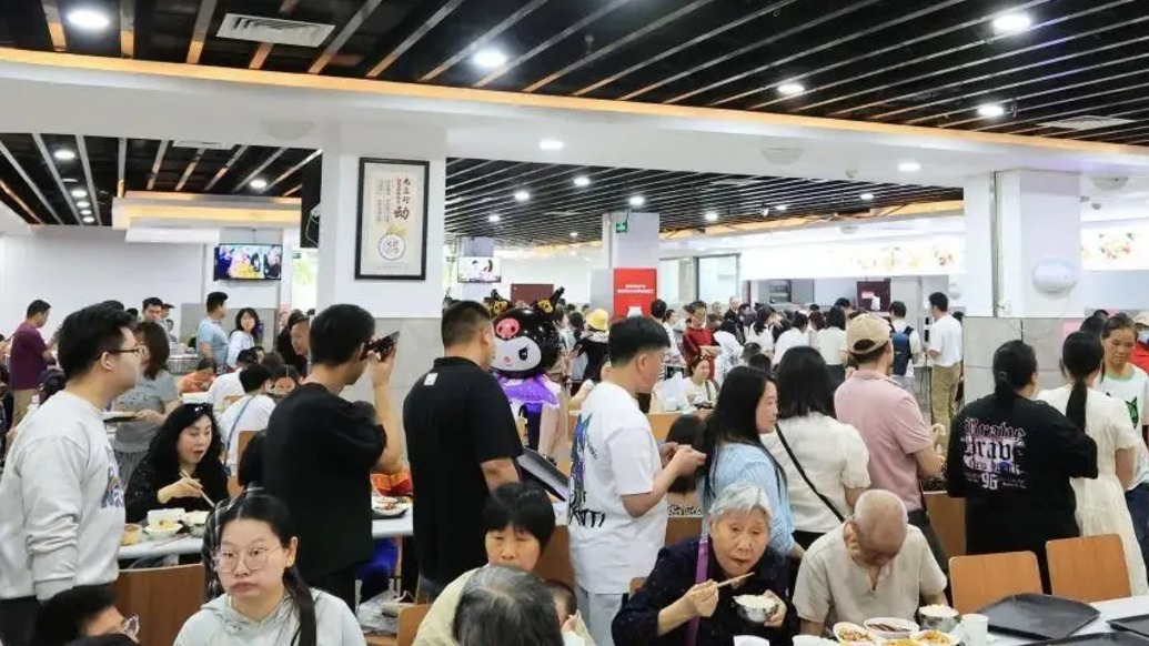 打卡“五一”假期開放的機關食堂,游客:菜品豐富、價格實惠、又干凈又好吃
