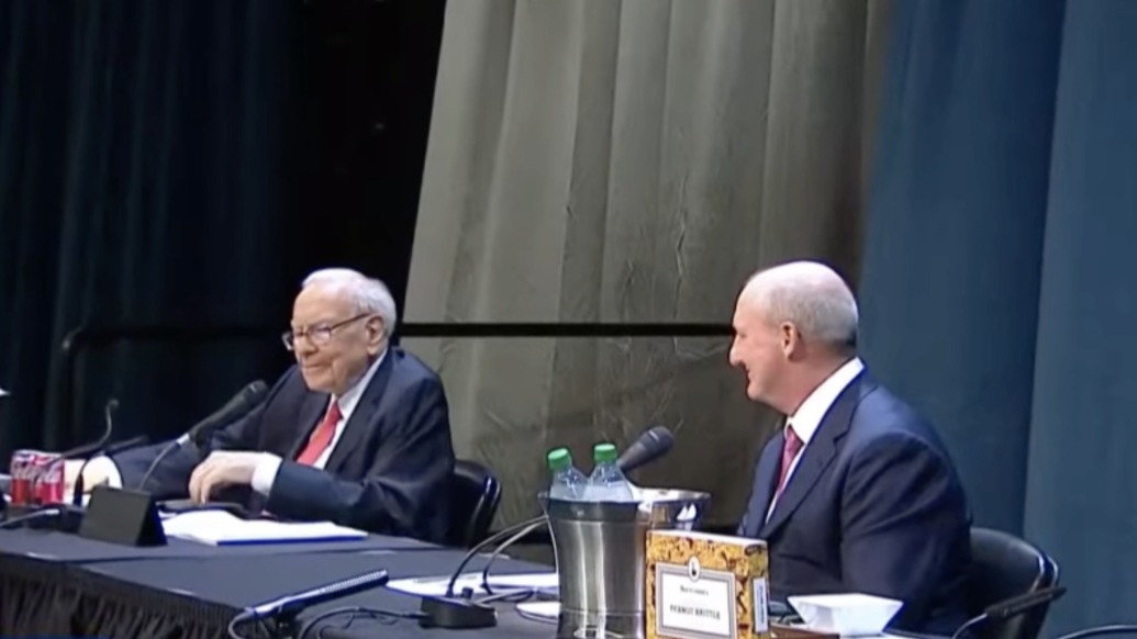 14岁香港女孩问怎样才能加入伯克希尔，巴菲特：保持好奇心，多读书，查理肯定会这么说