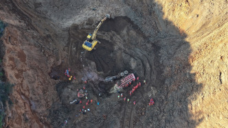 云南禄丰尾矿坍塌事故搜救正在进行，被掩埋的四辆工程车已找到