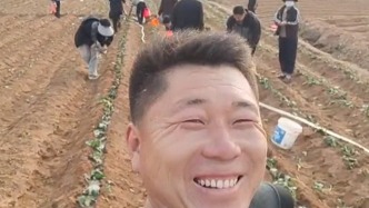 男子因意外右臂截肢，邻居们连续5年帮忙种红薯