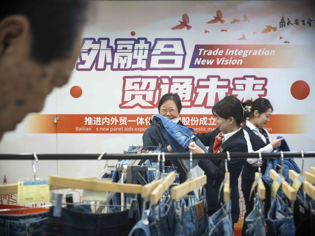 魔都眼｜上海多家商场打开绿色通道，助力外贸出口商品转内销