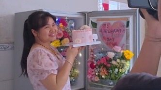 女生把生日驚喜藏進冰箱，媽媽看到后直呼感動