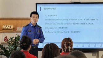 城管給商戶培訓(xùn)英語、政銀企合作紓困，上海街鎮(zhèn)這樣優(yōu)化營商環(huán)境