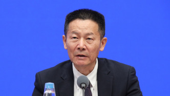 吳清：加強監管的同時傳遞監管溫度，盡力幫助受影響企業應對美加征關稅的沖擊