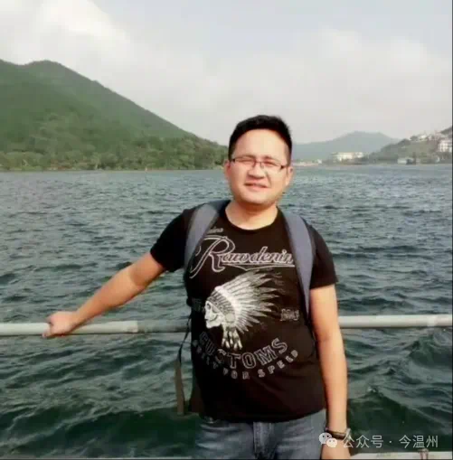 42岁退役军人高武生命最后时刻：在水中托举近20分钟救出落水孩童