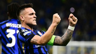 金球看淡，不服就干！这是抬不起腿却昂着头的劳塔罗