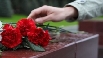 前方后方·遠(yuǎn)隔萬(wàn)里的共同紀(jì)念