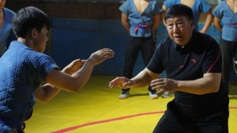 追光｜铁皮房、土操场，这有一座“筑梦”摔跤馆