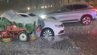 西安突降冰雹，有車輛被砸出坑