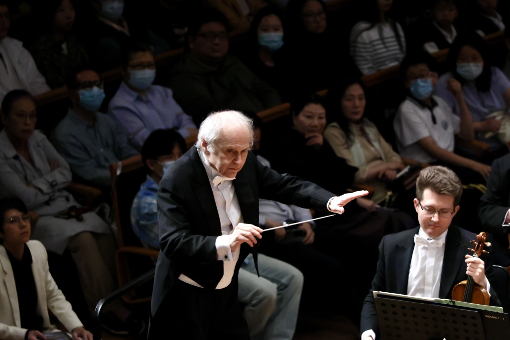 75岁亚当·费舍尔坐镇，再现80分钟马勒《第九交响曲》