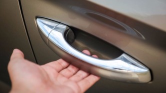 保证断电、碰撞等事故中车门系统能够开启！汽车车门把手将迎来强制性国家标准