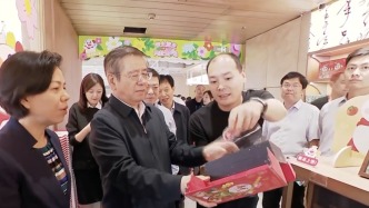 河南省省長王凱在鄭州調研促消費工作，走訪蜜雪冰城總部