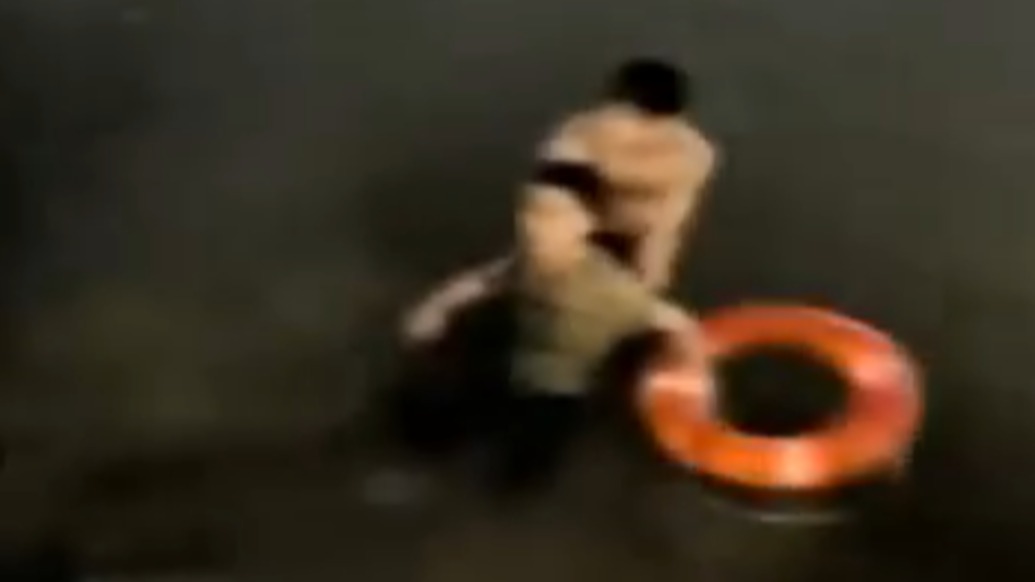 救生員證沒白考!小伙跳水救人后表示“下次還會(huì)這么做!”