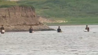 武漢數(shù)名男子被指在長江支流組團(tuán)電魚，漁政部門已介入調(diào)查
