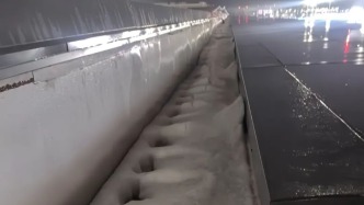 西安机场回应航站楼“水帘洞”事件：屋面排水系统被冰雹堵塞