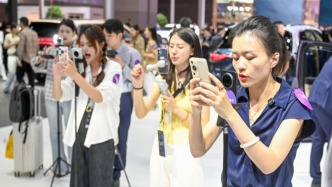 被流量绑架人生，《人生开门红》能戳破网络时代的幻象吗