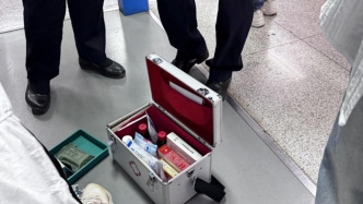 乘客被地铁厕所门砸伤，南京地铁：突然坏的，已和乘客沟通处理