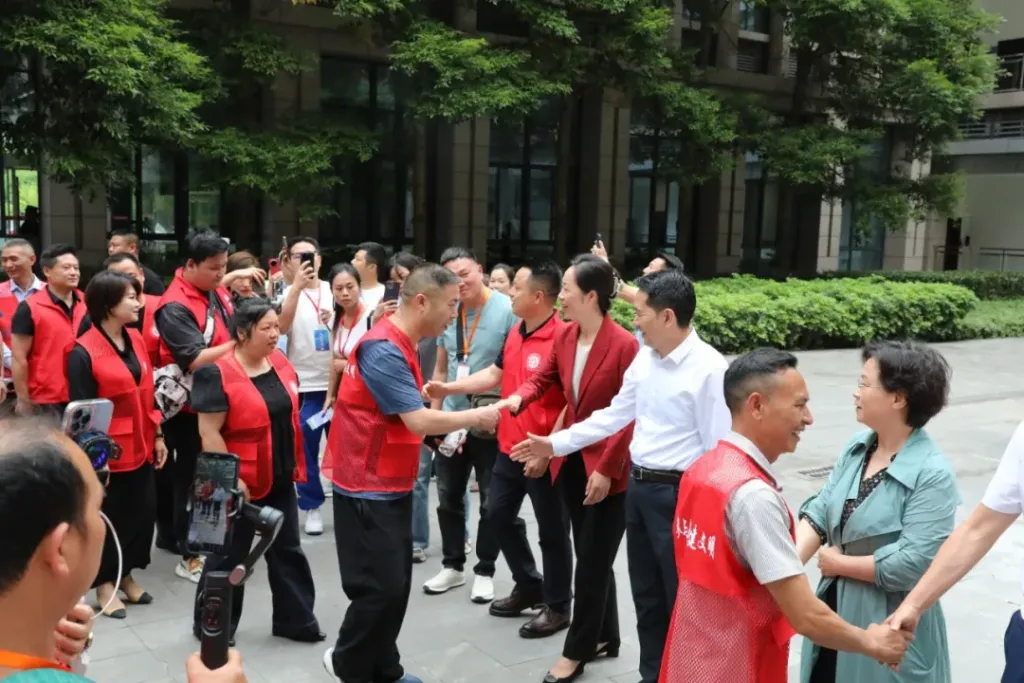重庆荣昌区委区政府再设“答谢宴”，邀请800余名志愿者机关食堂用餐