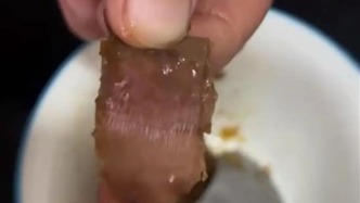 寶媽稱寶寶在粽子中吃出帶血創(chuàng)可貼，來伊份：已內(nèi)部排查