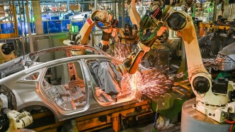 人民日报整版聚焦：专家学者看2025中国经济增长点