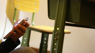 法治日報：炮制師生日常劇本，校園怎么成了短視頻流量秀場？