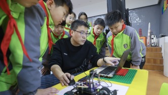 教育部基础教育教指委：稳步推进中小学人工智能通识教育