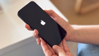 苹果或将于2027年推出由玻璃制成的曲面iPhone