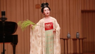 女高音吴睿睿“古词新唱”，穿着汉服唱唐诗宋词