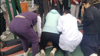 男子心跳驟停，附近正在培訓(xùn)的志愿者秒變實(shí)戰(zhàn)救回