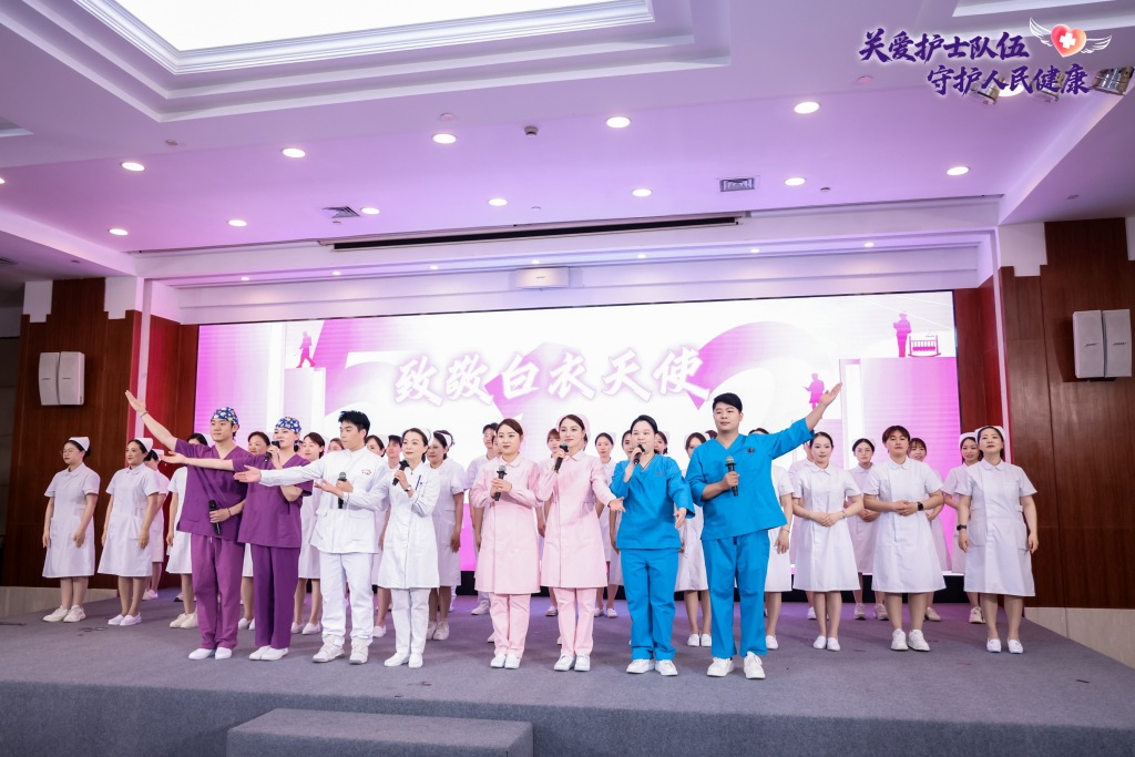 上海现有超12.3万名注册护士，本科及以上学历占一半