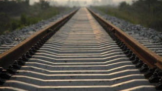 铁路部门：确保沿线群众安全，焦柳铁路6个区段将陆续安装防护栅栏