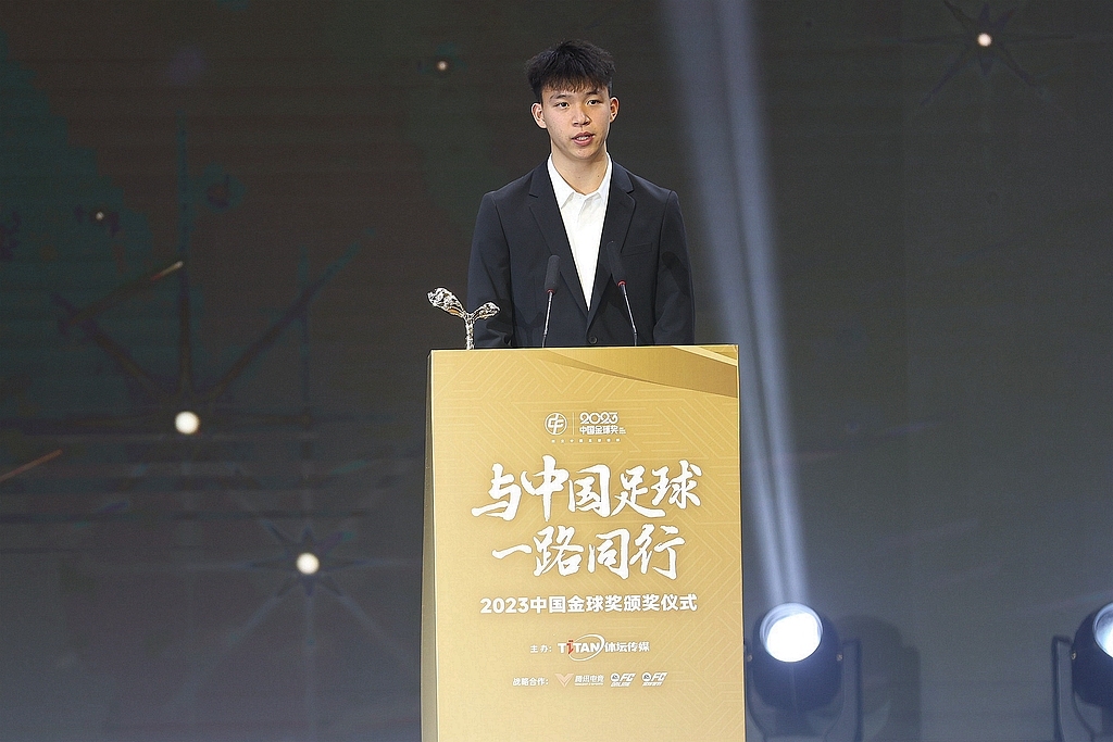 超新星｜18岁冲击中超金靴，王钰栋的未来无限可能